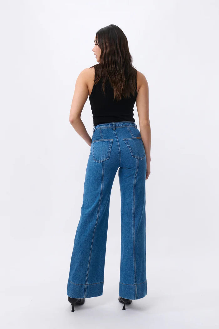 The iconic Kireina Farrah jean that just so happens to be named for the favourite 70’s icon. Cut with a flattering high-rise waist and tapering out to a 70’s inspired wide leg. This flattering AND comfortable jean features a longer leg length, patch pockets and a retro seam. The Farrah is sure to inspire the coolest of LA vibes.

FEATURES:
- High Rise Wide Leg
- Average Inside Leg Length = 82cm
- Patch pockets on front and rear
- 90's Blue
- Zipper fly
