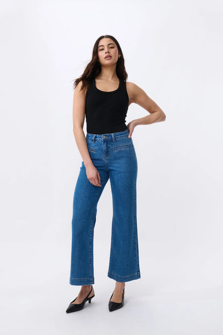 Channel chic 70’s style. A modern twist on the classic wide-legged jean, the Kireina Freya Jean features a mid/high rise that’s fitted at the hips with a relaxed, wide leg that flares at the knee. Works so well with one of our classic cotton tees and a pair of boots or sandals.
