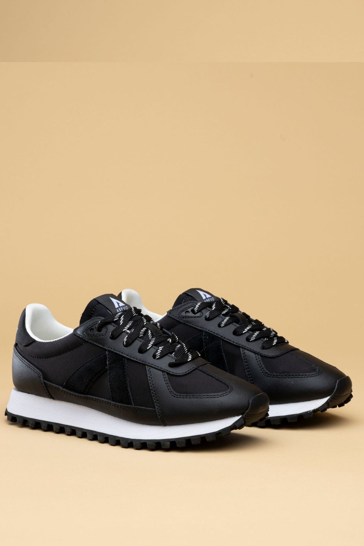 Sporting a vintage running shoe silhouette inspired by the 70s marathon, the ASFVLTI GATO SNEAKER&nbsp; offers optimal cushioning and comfort. offers optimal cushioning and comfort. A small urban runner, the GATO is the perfect sneaker to complete an urban look. is the perfect sneaker to complete an urban look.