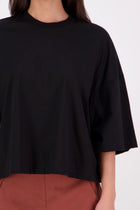 N-E-S  Gia Tee – The Effortless Go-To
The Gia Tee is your ultimate easy-wear essential, featuring an exaggerated dropped sleeve and relaxed boxy fit. Perfect on its own or layered under jackets and shirts, this versatile tee is a throw-on-and-go favourite for everyday style