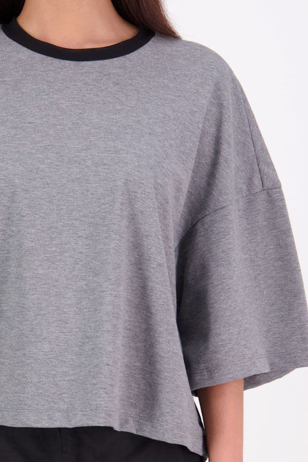 N-E-S  Gia Tee – The Effortless Go-To
The Gia Tee is your ultimate easy-wear essential, featuring an exaggerated dropped sleeve and relaxed boxy fit. Perfect on its own or layered under jackets and shirts, this versatile tee is a throw-on-and-go favourite for everyday style