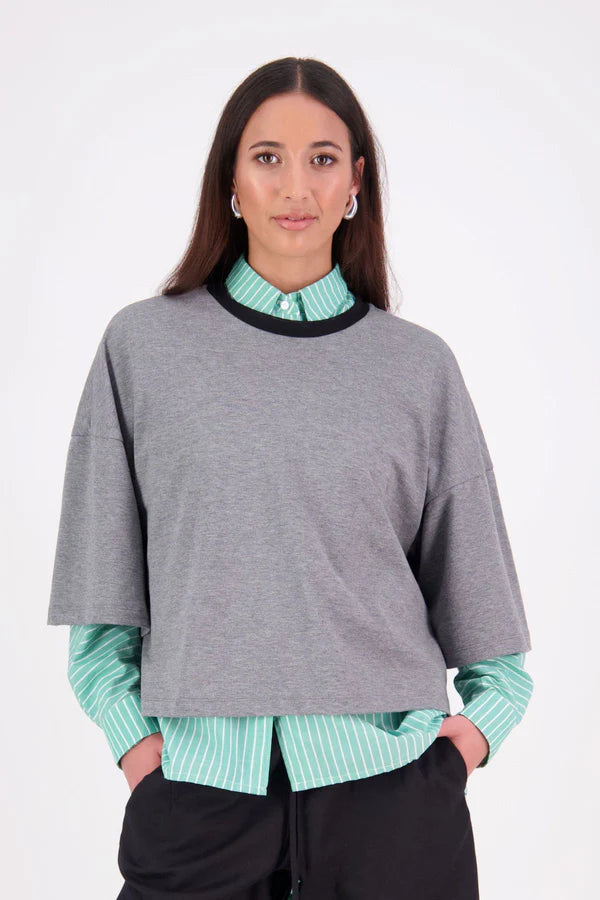 N-E-S  Gia Tee – The Effortless Go-To
The Gia Tee is your ultimate easy-wear essential, featuring an exaggerated dropped sleeve and relaxed boxy fit. Perfect on its own or layered under jackets and shirts, this versatile tee is a throw-on-and-go favourite for everyday style