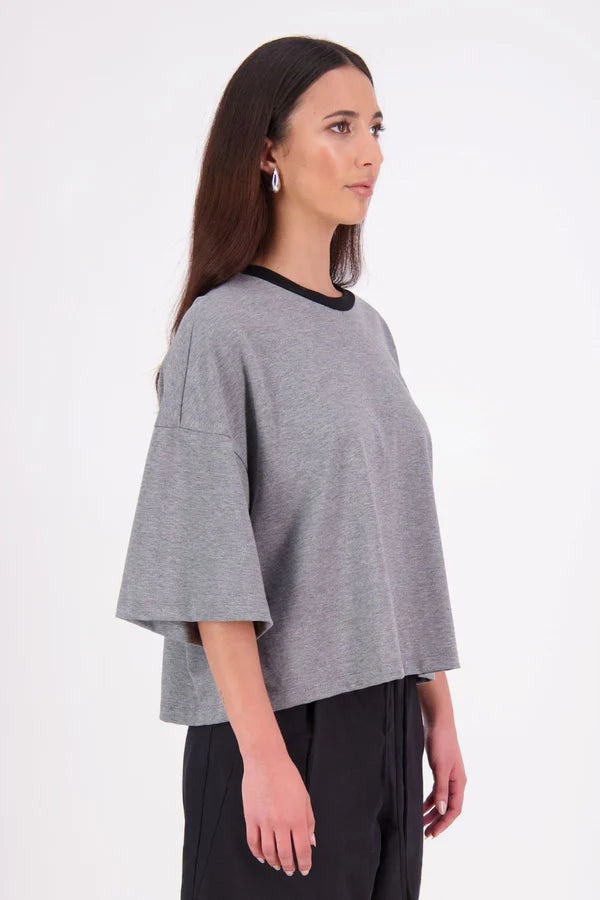 N-E-S  Gia Tee – The Effortless Go-To
The Gia Tee is your ultimate easy-wear essential, featuring an exaggerated dropped sleeve and relaxed boxy fit. Perfect on its own or layered under jackets and shirts, this versatile tee is a throw-on-and-go favourite for everyday style