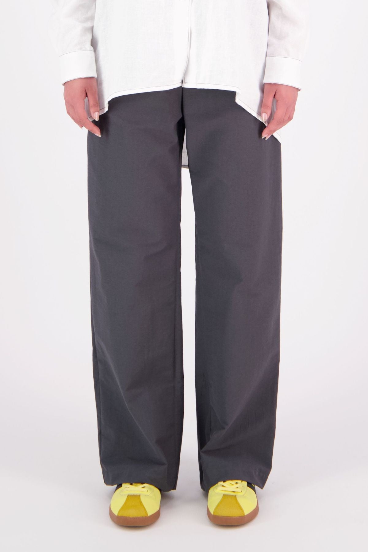 The N-E-S Gin Pants are a best-selling essential, designed to flatter all body shapes with a clean, classic cut. Featuring a flat front, elasticated back, and angled side pockets, they blend comfort and polish effortlessly. Made from a cotton blend, cool-to-the-touch, they're perfect for work, travel, or everyday wear. Whether dressed up or down, the Gin Pants are your go-to for timeless style and all-day ease.

Our model is 174cm and wear a XS (8)

Composition: cotton nylon
Designed and Made in New Zealand