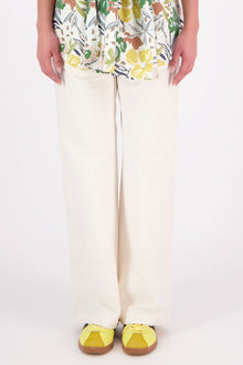 The N-E-S Gin Pants are a best-selling essential, designed to flatter all body shapes with a clean, classic cut. Featuring a flat front, elasticated back, and angled side pockets, they blend comfort and polish effortlessly. Made from a cotton blend, cool-to-the-touch, they're perfect for work, travel, or everyday wear. Whether dressed up or down, the Gin Pants are your go-to for timeless style and all-day ease.

Our model is 174cm and wear a XS (8)

Composition: cotton nylon
Designed and Made in New Zealand
