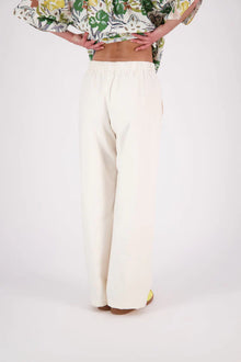 The N-E-S Gin Pants are a best-selling essential, designed to flatter all body shapes with a clean, classic cut. Featuring a flat front, elasticated back, and angled side pockets, they blend comfort and polish effortlessly. Made from a cotton blend, cool-to-the-touch, they're perfect for work, travel, or everyday wear. Whether dressed up or down, the Gin Pants are your go-to for timeless style and all-day ease.

Our model is 174cm and wear a XS (8)

Composition: cotton nylon
Designed and Made in New Zealand