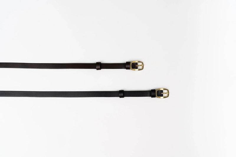 HUMIDITY LIFESTYLE -  TWIGGY BELT AVAILABLE IN BLACK & COCOA.
A timeless belt crafted with 100% smooth leather, double leather keeper and rounded brass buckle.
100% leather.
Smooth leather strap.
Brass buckle.
Designed to be worn at waist.
Adjustable - 7 holes.
Responsibly sourced leather. 