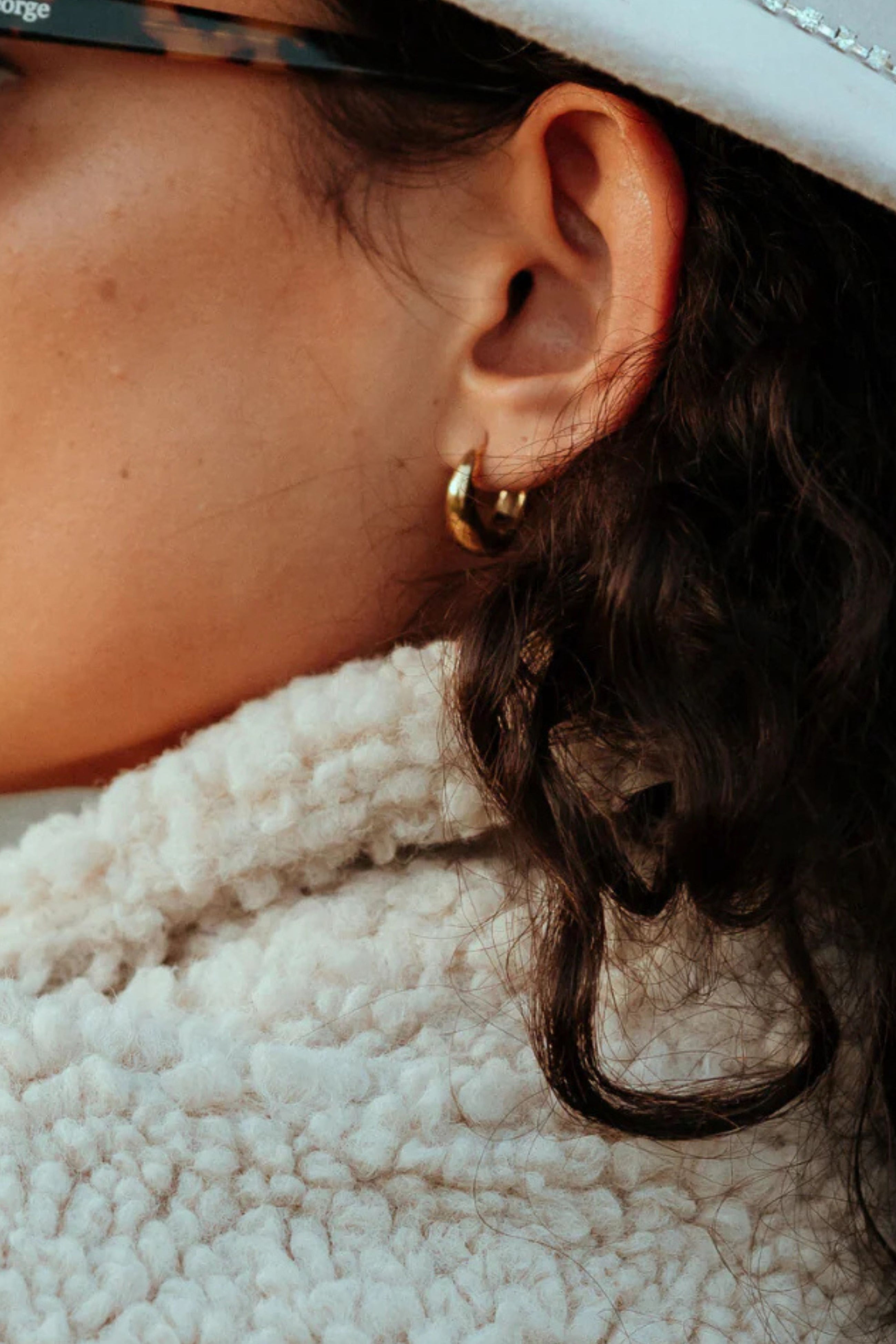 The PĀMU HANNAH HUGGIES in GOLD are designed to seamlessly transition from day to night, making them an essential addition to your jewellery collection. Whether you're dressing up for a special occasion or simply want to enhance your everyday look, our Hannah huggies are the perfect choice. The lightweight and comfortable design of these earrings make them suitable for extended/everyday wear.

PĀMU jewellery is made to be worn everywhere, every day. Our pieces are water proof, sweat proof, ocean proof, nick