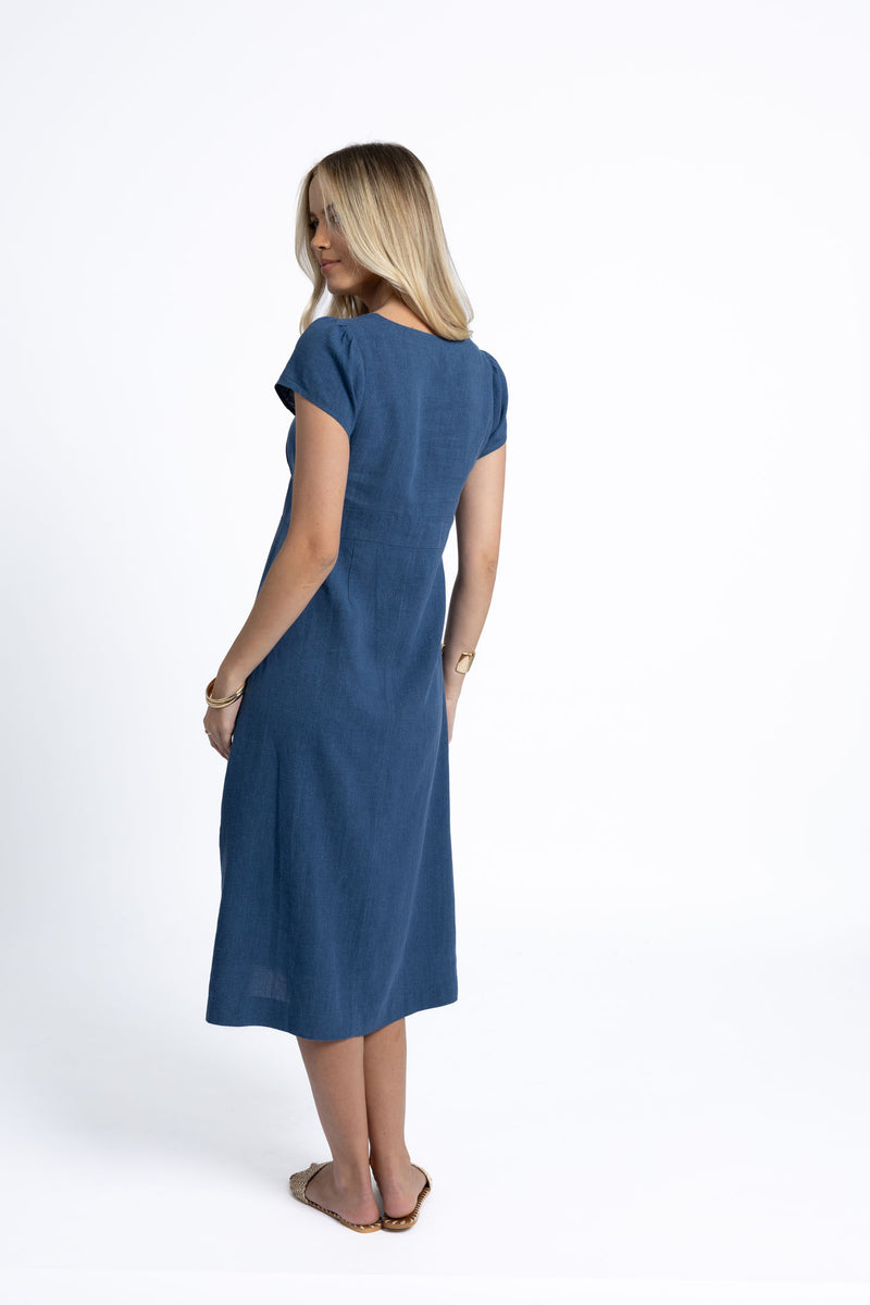 HUMIDITY LIFESTYLE – JORJA DRESS
• &nbsp; &nbsp;Our most flattering summer dress is back!
• &nbsp; &nbsp;Classic A-line shape with invisible side zip.
• &nbsp; &nbsp;Flattering V neckline with self-covered buttons.
• &nbsp; &nbsp;Gathers at bust and shoulders.
• &nbsp; &nbsp;Darts at back enhance the flattering shape.
• &nbsp; &nbsp;Side splits.
• &nbsp; &nbsp;True to size, fitted at bust and waist - check your measurements below for fitting guide.