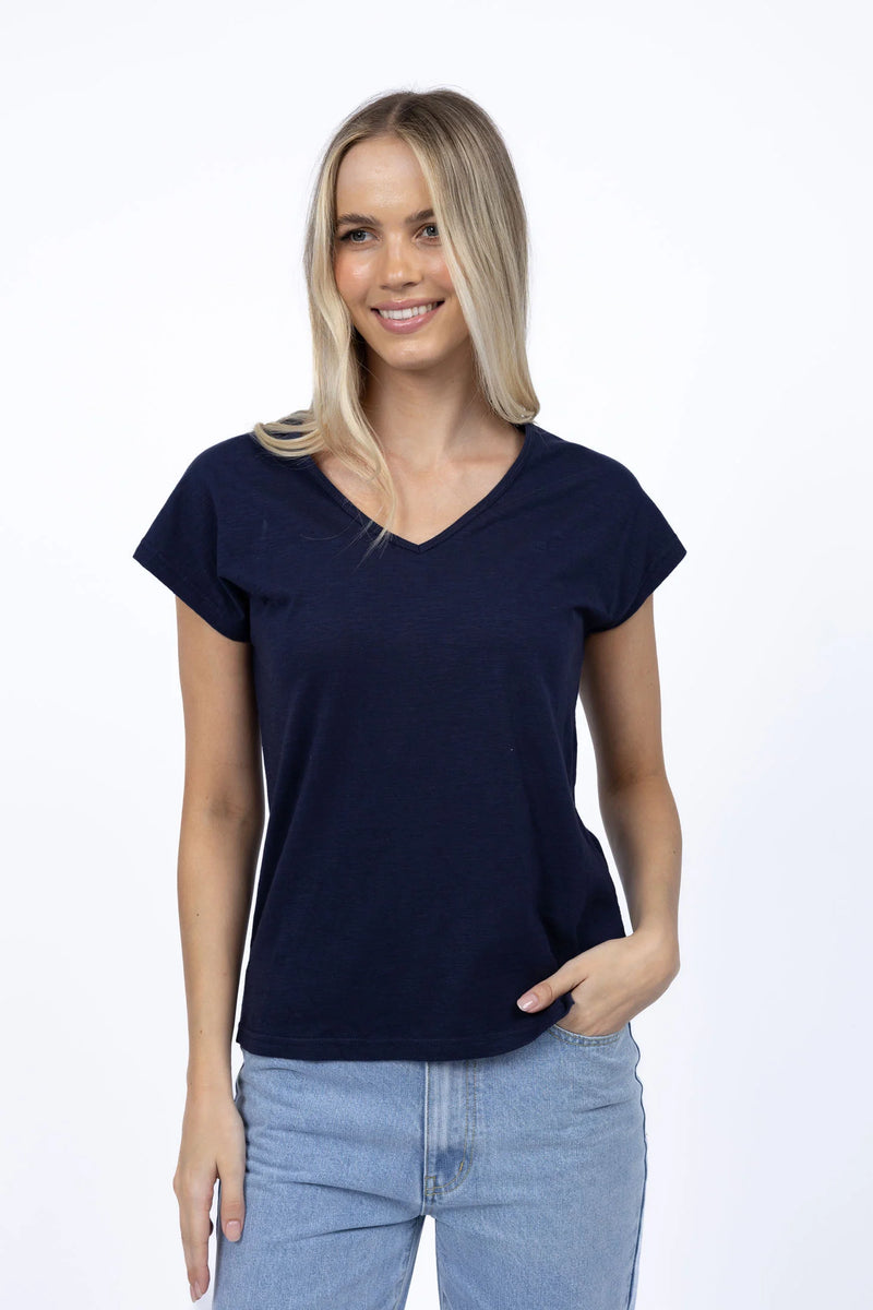 HUMIDITY | MUST HAVE V NECK TEE
Everyone’s favourite basic tee.
Flattering V-neck.
Drop shoulder for a relaxed fit.
Regular fit.
100% soft, lightweight cotton slub.
Garment dyed – slight variations in dye lots will occur, every piece is unique.
A slightly textured weave in fabric.
True to size&nbsp;

Model Wears Size: S

Composition: 100% COTTON
