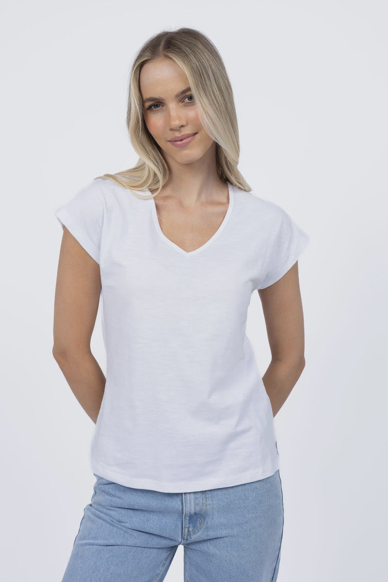 HUMIDITY | MUST HAVE V NECK TEE
Everyone’s favourite basic tee.
Flattering V-neck.
Drop shoulder for a relaxed fit.
Regular fit.
100% soft, lightweight cotton slub.
Garment dyed – slight variations in dye lots will occur, every piece is unique.
A slightly textured weave in fabric.
True to size&nbsp;

Model Wears Size: S

Composition: 100% COTTON