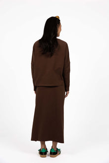 HUMIDITY LIFESTYLE
Comfy, cool and effortlessly wearable. Meet the Banter Skirt – your new fuss-free essential made for daily wear. This skirt features a clean silhouette, comfortable waistband and soft cotton feel that makes it the kind of piece you’ll reach for on repeat. Pair it with sneakers and our Wildfire Long Sleeve Tee for a sporty off-duty look, or mix and match with knits and jackets for effortless layering. Banter is the skirt you’ll want to live in.