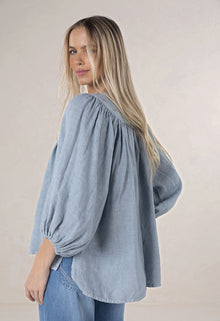 HUMIDITY LIFESTYLE - BAROQUE BLOUSE
A timeless piece with a touch of artisanal charm. This beautifully oversized blouse is crafted from 100% linen- breathable and natural. Designed with softly billowing sleeves and handcrafted bead detailing, it’s all about effortless elegance. This piece pairs just as beautifully with tailored pants as it does with your favourite denims.