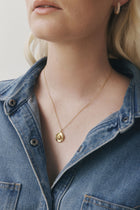 Howdy Necklace by Castel & Co is a gold-plated stainless steel necklace featuring a playful cowboy hat detail. Designed with a fine, lightweight chain to keep the look balanced and easy to wear, it works well layered or styled solo as a statement piece. Necklace length 40 + 5 cm extension, secured with a lobster claw clasp. Lightweight (5g), waterproof, and hypoallergenic.