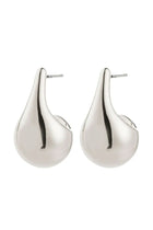 Seek new horizons! Embark on an exploration with the JUNIPER earrings from Pilgrim, sleek statement in a teardrop design that infuses your look with retro vibes and Scandinavian coolness. Featuring a shiny finish that captures the light, the JUNIPER earrings add a touch of modern Nordic elegance to your outfit. I