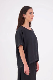A relaxed, easy-to-wear staple, 
the N-E-S Jasmine Top is now crafted in a breathable linen-cotton blend for added softness and comfort. This boxy, multi-seasonal style features a beautifully bound neckline in self fabric, with contrast topstitch detailing on the hem lines (hem and sleeve hem). A versatile wardrobe essential with an elevated finish. linen/cotton blend. Designed & made in NZ