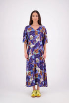 The N-E-S Kami Dress is a flattering mid-length style featuring a centre front seam that flows into angled lines with front pockets. Topstitching highlights the seam work, while triangle detailing at the pocket openings adds a refined touch. Designed with floaty sleeves that finish just above the elbows, this dress is crafted in an exclusive N-E-S print made in Lyon, France—bringing elevated ease to your everyday wardrobe
Composition: viscose crepe
Designed and Made in NZ