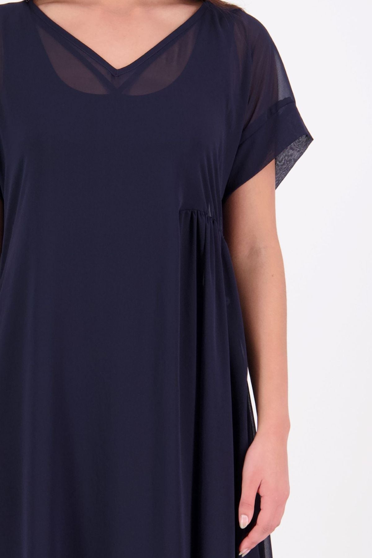 The NES Kira Dress blends the best of two favourites – the elegance of the Dreamliner and the versatility of the Flow Dress. With a relaxed drape and subtle tailoring, it features a flattering V-neckline, rouching under the bust on one side, cap sleeves, and adjustable button loop detailing for styling versatility (one dress - wear it 3 ways).
