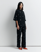 ROMY | JUNE SHIRT

Oversized short sleeve shirt with concealed placket and exaggerated sleeves. Finished with delicate floral embroidery for a subtle romantic touch.

Model is a size AU8 and wears a size S

Composition: 70% Cotton, 30% Silk