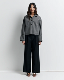 ROMY | GABBI JACKET

A relaxed-fit jacket made from vegan suede with contrast pink twill lining. Features patch pockets, exaggerated turn-back cuffs, and a four-button closure.

Model is a size AU8 and wears a size S

Composition: 100% Polyurethane