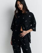 ROMY | JUNE SHIRT

Oversized short sleeve shirt with concealed placket and exaggerated sleeves. Finished with delicate floral embroidery for a subtle romantic touch.

Model is a size AU8 and wears a size S

Composition: 70% Cotton, 30% Silk