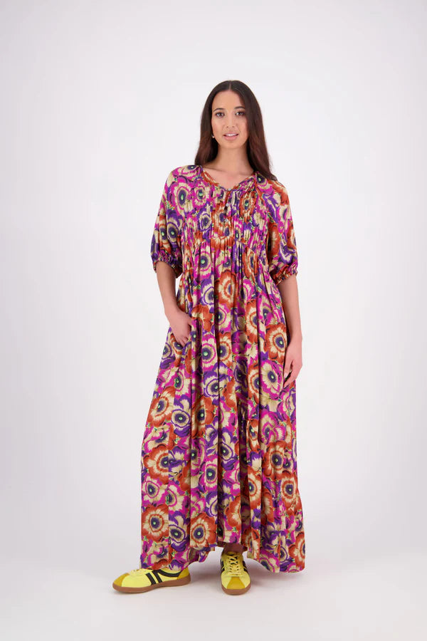 The N-E-S Leah Dress is a full-length maxi designed for elegant ease. It features a subtle bubble sleeve, V-neckline with a 2-button loop placket, and delicate pin pleat detailing at the front. A softly gathered, elasticated back and diagonal seam create fullness through the skirt for floaty movement. Finished with a cotton-lined skirt and side seam pockets, it’s a beautifully balanced blend of comfort and style.
viscoes sateen georgette. Designed 
and made in NZ