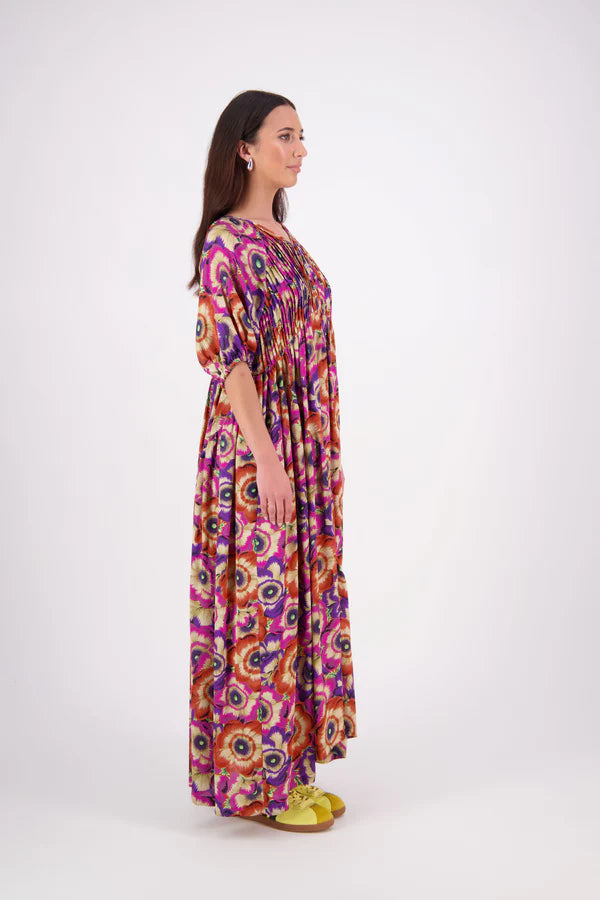 The N-E-S Leah Dress is a full-length maxi designed for elegant ease. It features a subtle bubble sleeve, V-neckline with a 2-button loop placket, and delicate pin pleat detailing at the front. A softly gathered, elasticated back and diagonal seam create fullness through the skirt for floaty movement. Finished with a cotton-lined skirt and side seam pockets, it’s a beautifully balanced blend of comfort and style.
viscoes sateen georgette. Designed 
and made in NZ