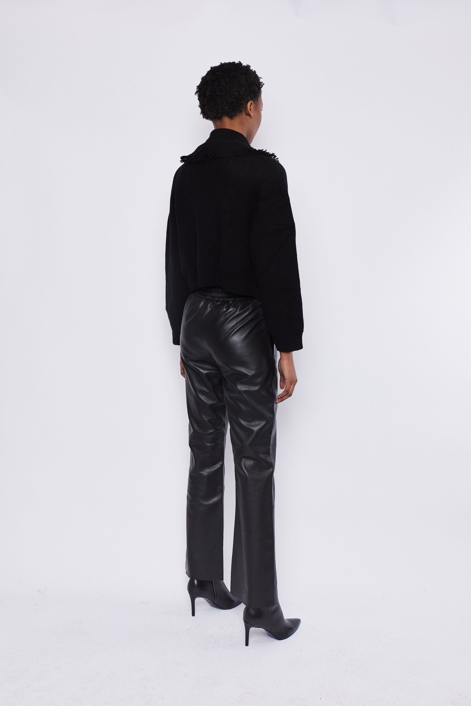 Valentina Leather Pants – Effortless Edge Meets Everyday Comfort
Unleash your inner style icon with the Valentina Leather Pants – a bold blend of contemporary edge and laid-back comfort. Designed for fashion-forward women who love to turn heads, these sleek leather-look pants are your new go-to for elevated everyday wear.