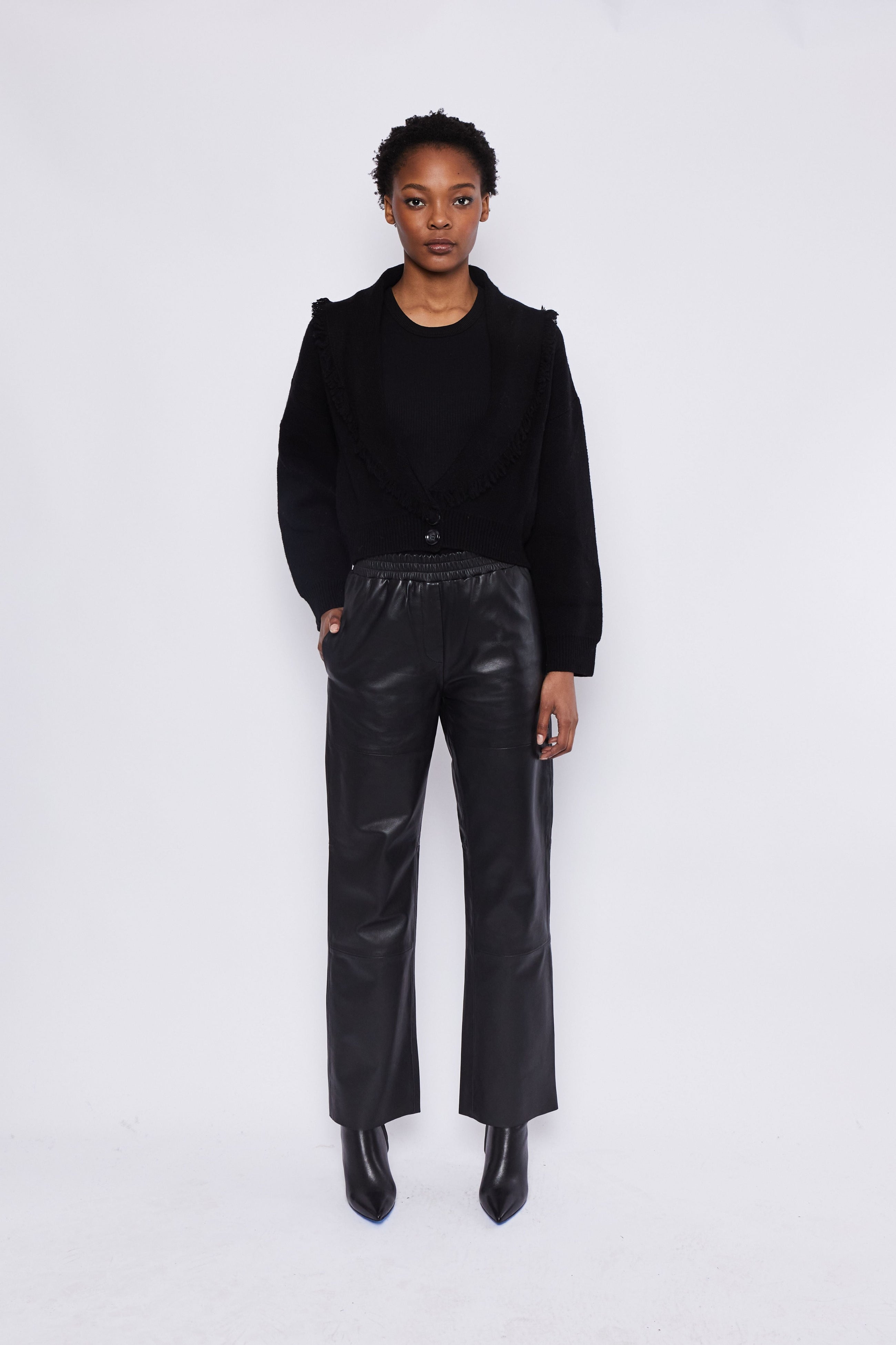 Valentina Leather Pants – Effortless Edge Meets Everyday Comfort
Unleash your inner style icon with the Valentina Leather Pants – a bold blend of contemporary edge and laid-back comfort. Designed for fashion-forward women who love to turn heads, these sleek leather-look pants are your new go-to for elevated everyday wear.