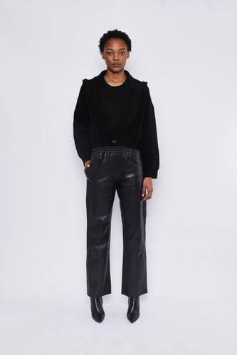 Valentina Leather Pants – Effortless Edge Meets Everyday Comfort
Unleash your inner style icon with the Valentina Leather Pants – a bold blend of contemporary edge and laid-back comfort. Designed for fashion-forward women who love to turn heads, these sleek leather-look pants are your new go-to for elevated everyday wear.
