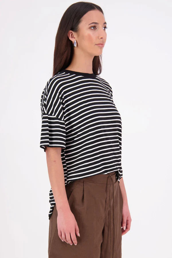 N-E-S | LEE STRIPE TEE