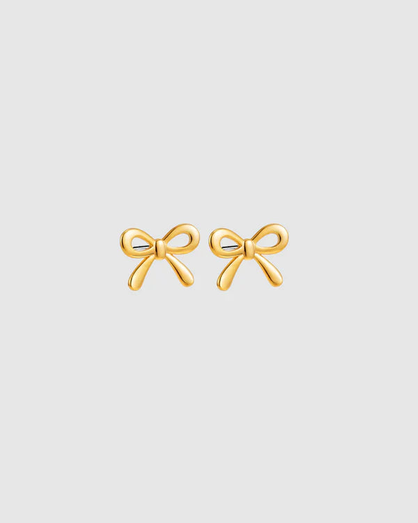 Polished and feminine, the Castel & Co Mini Bow Earrings in X-Small gold bring a bolder expression of the classic bow silhouette. With graceful curves and a radiant finish, they strike the perfect balance between statement and sophistication.

Material: Stainless steel, Gold plating
Closure Type: Stud
Earring Size: 20 mm
Waterproof and hypoallergenic
Weight: 1.5g