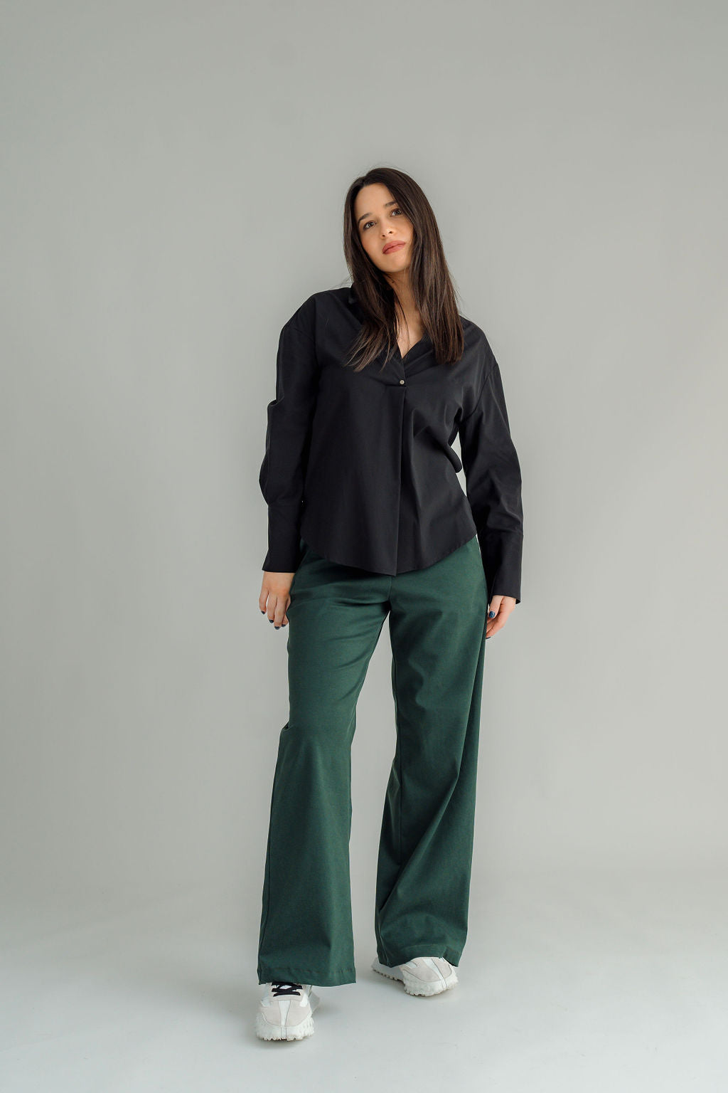 The NES Billie Shirt  long sleeves and a stretchy shirt fabric. Small metal shank buttons on the cuff and elastic loopers. cotton rayon stretch