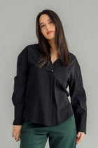 The NES Billie Shirt  long sleeves and a stretchy shirt fabric. Small metal shank buttons on the cuff and elastic loopers. cotton rayon stretch