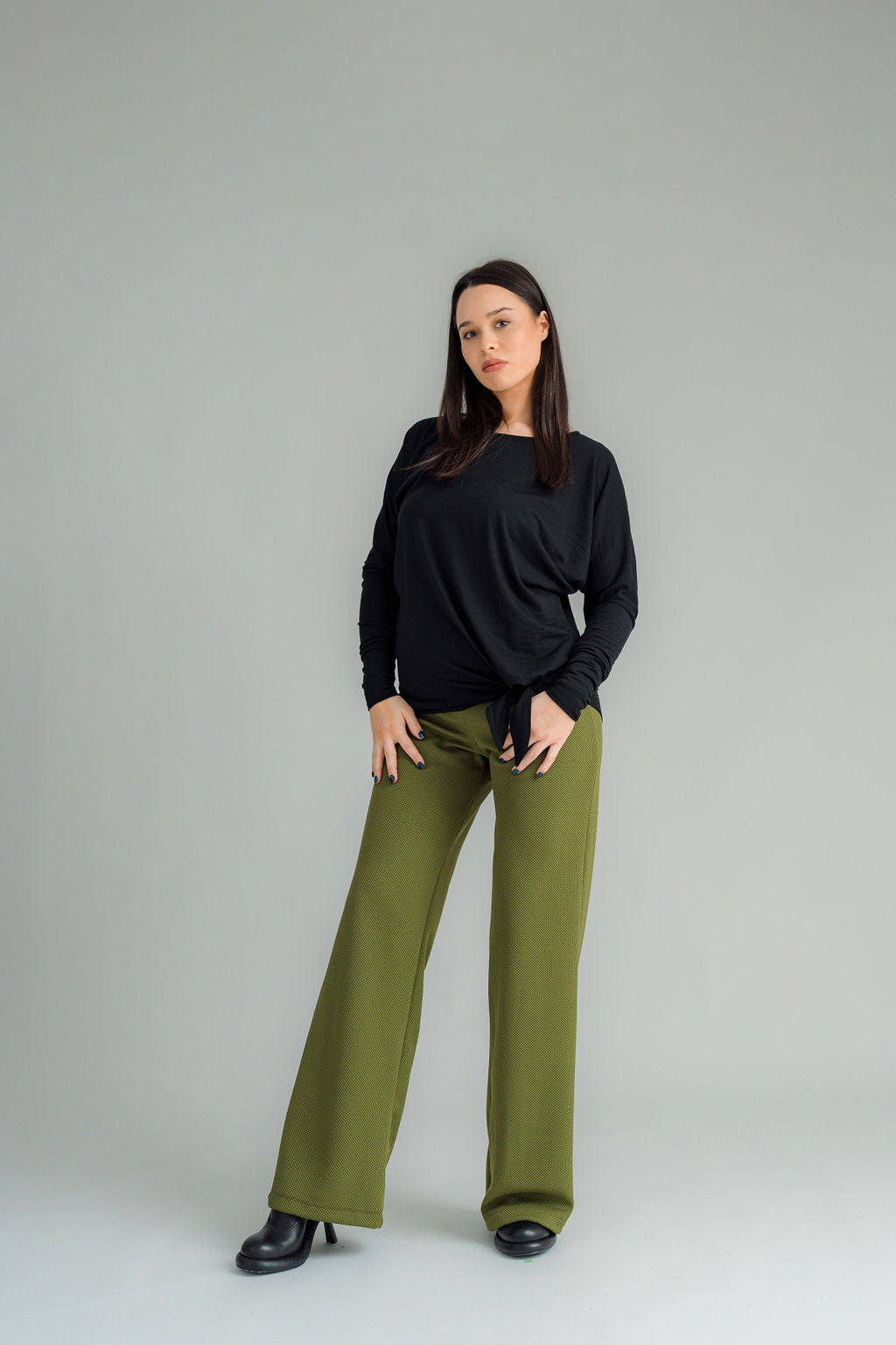 NES Dolly Bird Pants are back and better than ever! These wide-leg pants feature a versatile fold-down waistband that can be worn up or folded for a customizable fit. Whether you’re dressing up or down, these pants will quickly become your go-to wardrobe staple for years to come. Available in two lengths: 