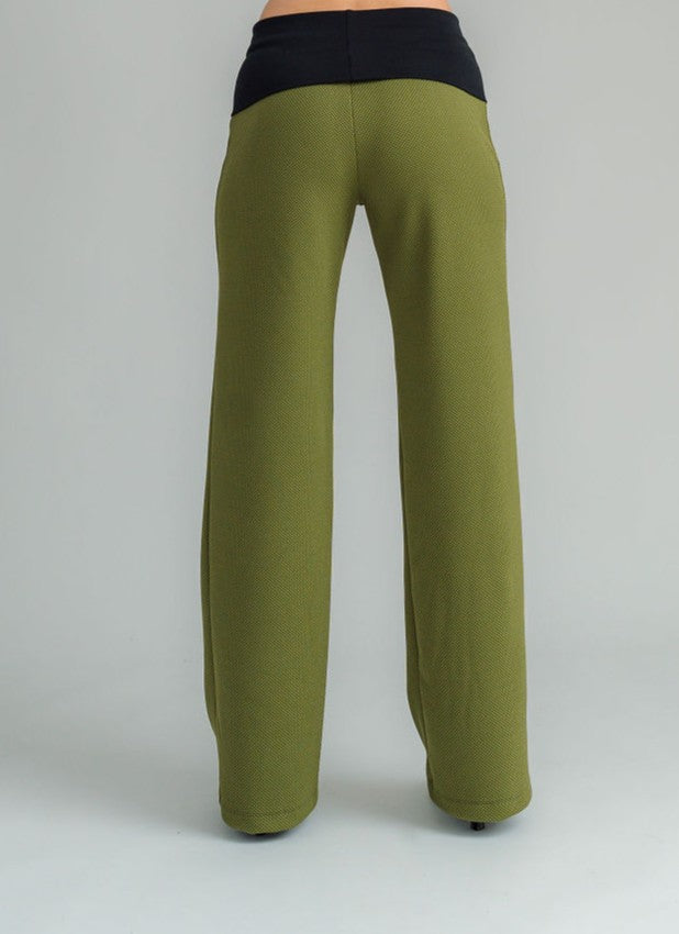 NES Dolly Bird Pants are back and better than ever! These wide-leg pants feature a versatile fold-down waistband that can be worn up or folded for a customizable fit. Whether you’re dressing up or down, these pants will quickly become your go-to wardrobe staple for years to come. Available in two lengths: