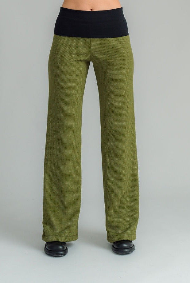 NES Dolly Bird Pants are back and better than ever! These wide-leg pants feature a versatile fold-down waistband that can be worn up or folded for a customizable fit. Whether you’re dressing up or down, these pants will quickly become your go-to wardrobe staple for years to come. Available in two lengths: