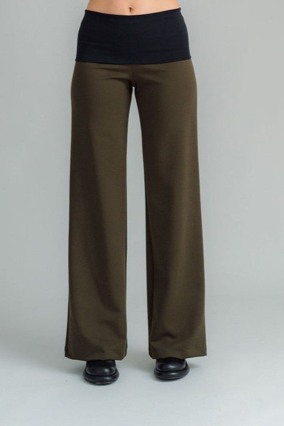 the Famous NES Dolly Bird Pants are back and better than ever! These wide-leg pants feature a versatile fold-down waistband that can be worn up or folded for a customizable fit. Whether you’re dressing up or down, these pants will quickly become your go-to wardrobe staple for years to come. Available in two lengths: