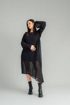 The NES Glide Dress is inspired by our best-selling NES Flow Dress, now with long sleeves for added warmth and versatility. This multi-seasonal dress is perfect for both casual and formal occasions, offering endless styling options. Wear it draped down the front for a relaxed look, or cinch it up at the side with the adjustable side button and hem loopers for a more defined shape. The long sleeves feature elasticated loopers and a metal shank cuff button for added detail. Style it with our Lattice Slip, sne