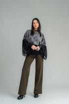 The Rielly Layer Me is an oversized layering top designed to elevate any outfit with its dramatic bell contrast chiffon sleeves . Perfect for layering over your favourite tops or dresses, this versatile piece adds a stylish touch to your wardrobe. Its flowy, relaxed fit makes it a great multi-seasonal option, effortlessly transitioning through the year. Whether you're dressing up or keeping it casual, the Rielly Layer Me brings a chic, fashionable flair to any look. Composition: Main  - Viscose  Contrast PT