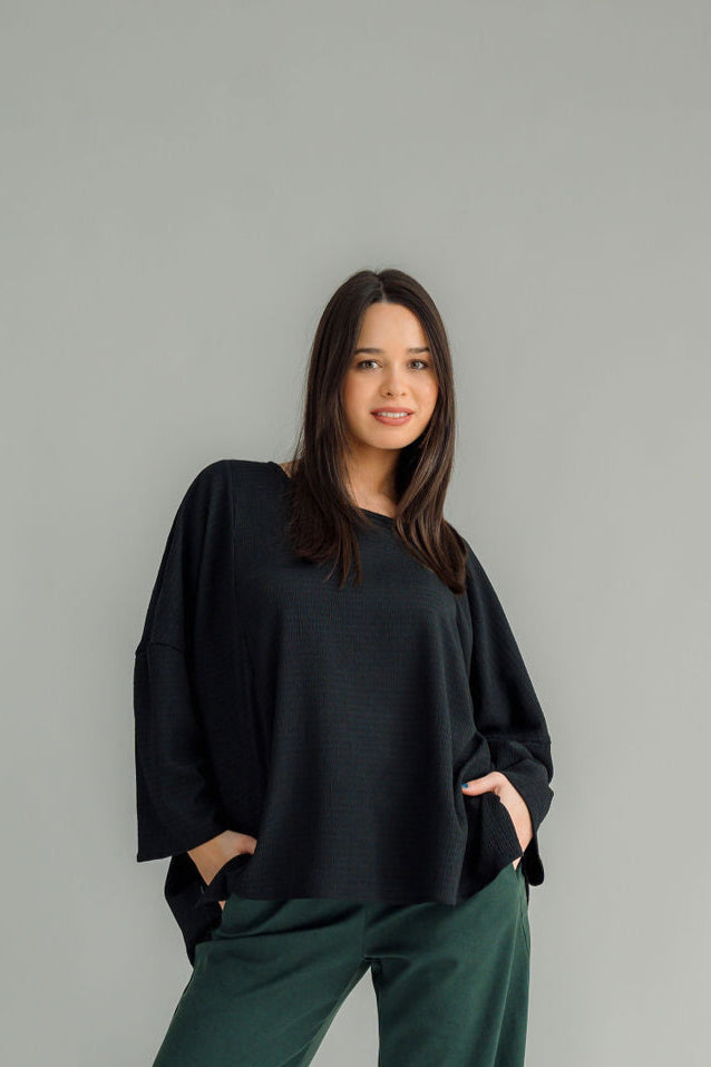 The Vita Top is a stunning update to our iconic Civita Top, now with beautiful floaty sleeves for a touch of effortless elegance. This open-sided design offers you two stylish options – wear it flowing for a relaxed vibe or knot it to the side for a more defined look. With its oversized, flowy silhouette, Viscose Spandex fabric 