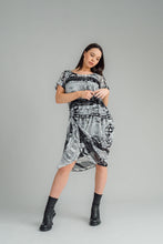 Load image into Gallery viewer, FLOW DRESS | BLK/WHT PRINT
