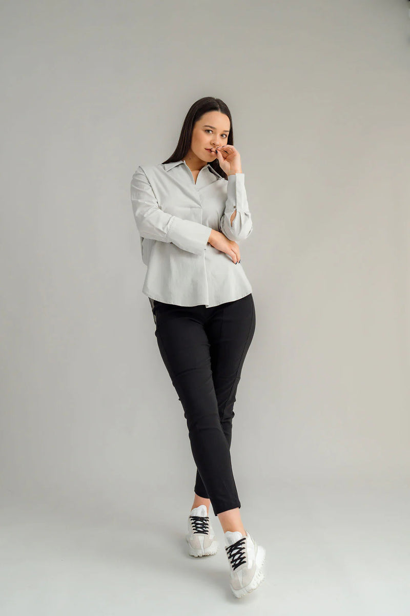 The NES Billie Shirt  long sleeves and a stretchy shirt fabric. Small metal shank buttons on the cuff and elastic loopers. cotton rayon stretch