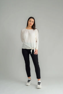The NES Merino Leisure Tie Top is a stylish and versatile piece, perfect for pairing with your favourite denim, Dolly B pants, Drilled Gin pants, or the Ribs skirt. This top features a self-tie at the side that can be adjusted to your liking—tied tight for a more structured look or looped loose for a relaxed feel. With its batwing design and cigarette sleeves, it offers a flattering silhouette that adds slimness to your lower arms while providing maximum comfort. 100% merino