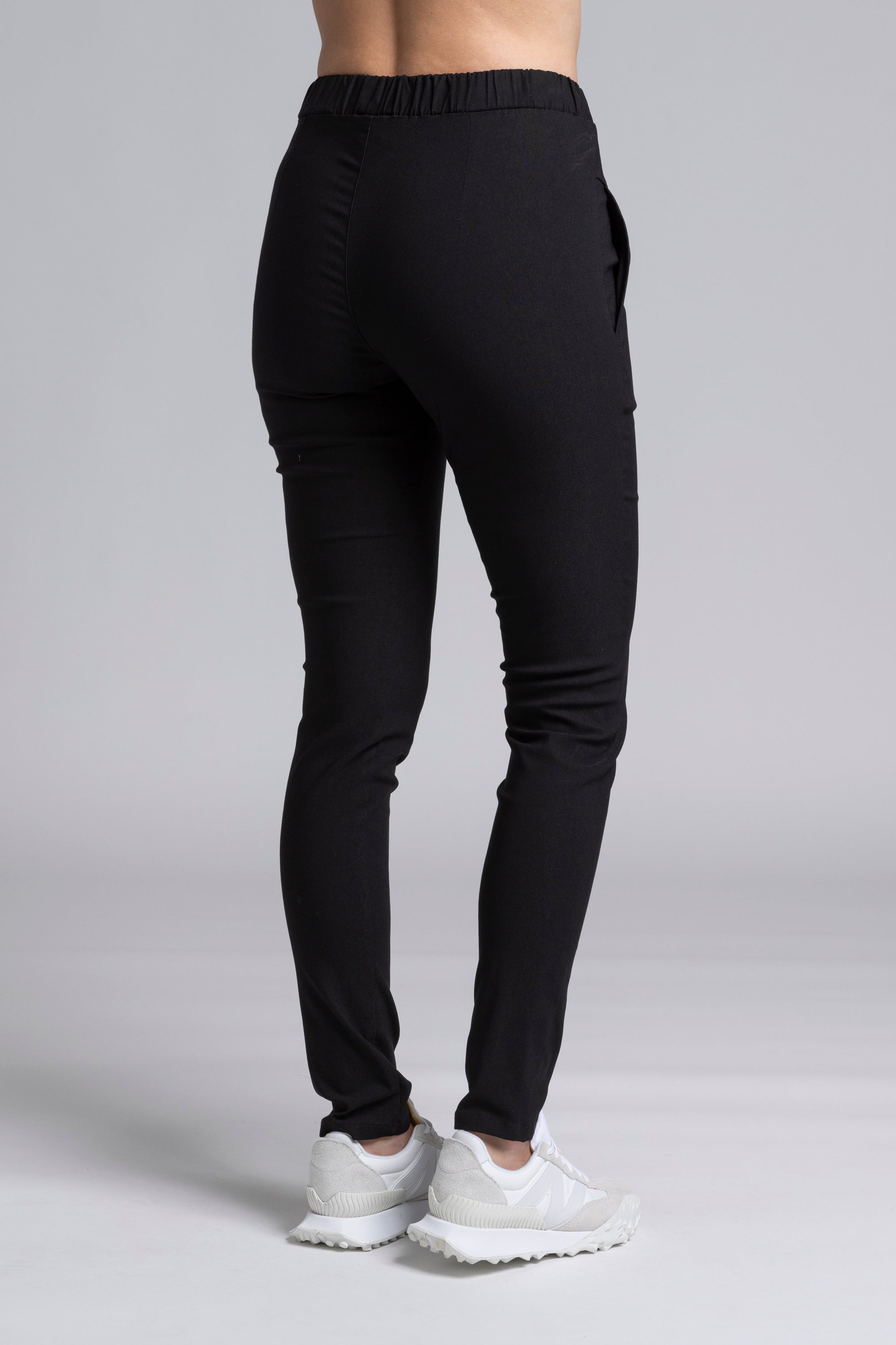NES Dartsta Pant is the ultimate pant for easy wear and effortless style. Made from a super stretchy twill fabric, these pants feature a flat front and elasticated waist for a comfortable, flattering fit. The angled side pockets add practicality, making them perfect for both the office and a night out. With a slim leg silhouette