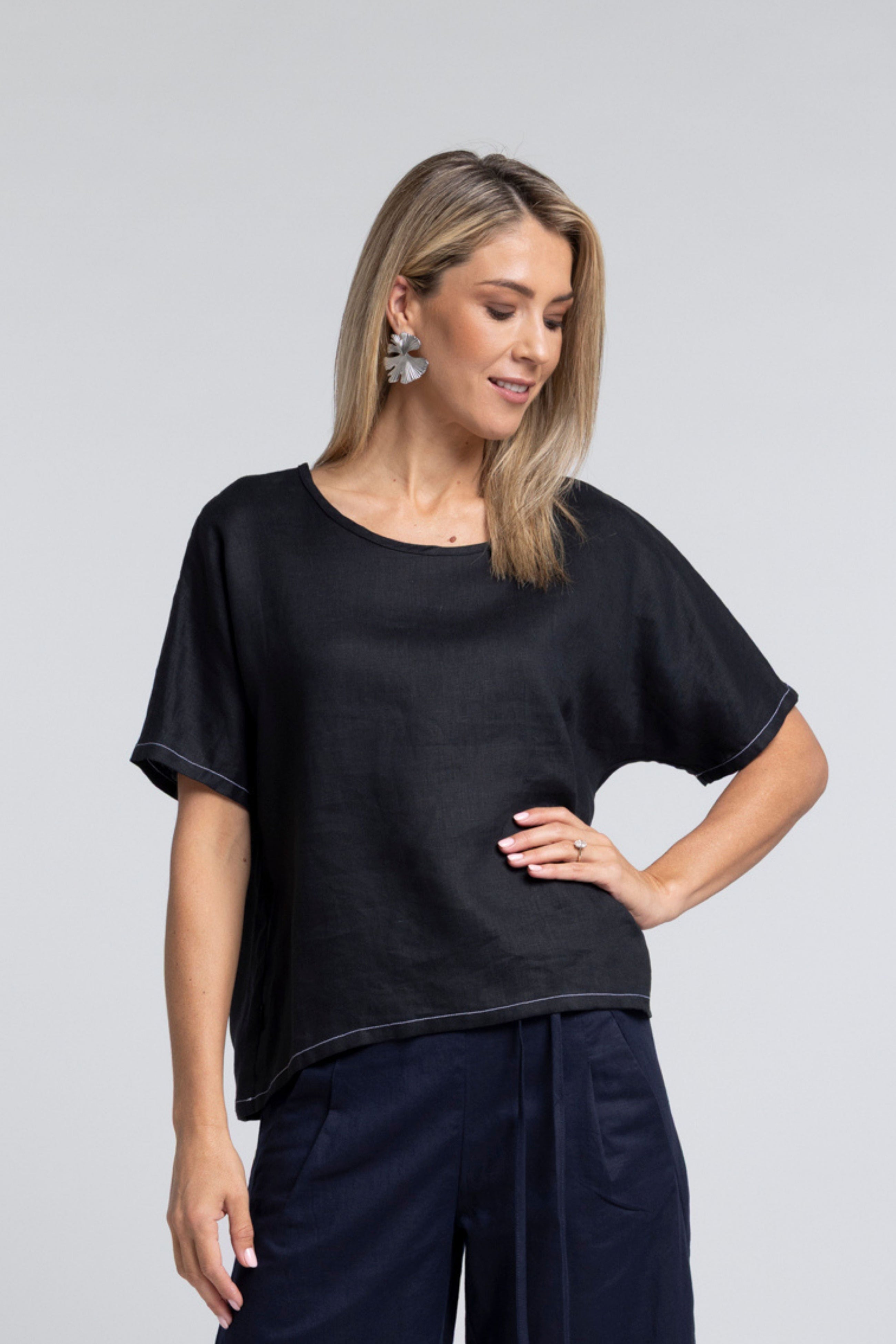 The NES Jasmine Top – a relaxed linen-cotton top with contrast stitching and boxy fit. Breathable, versatile and NZ made.