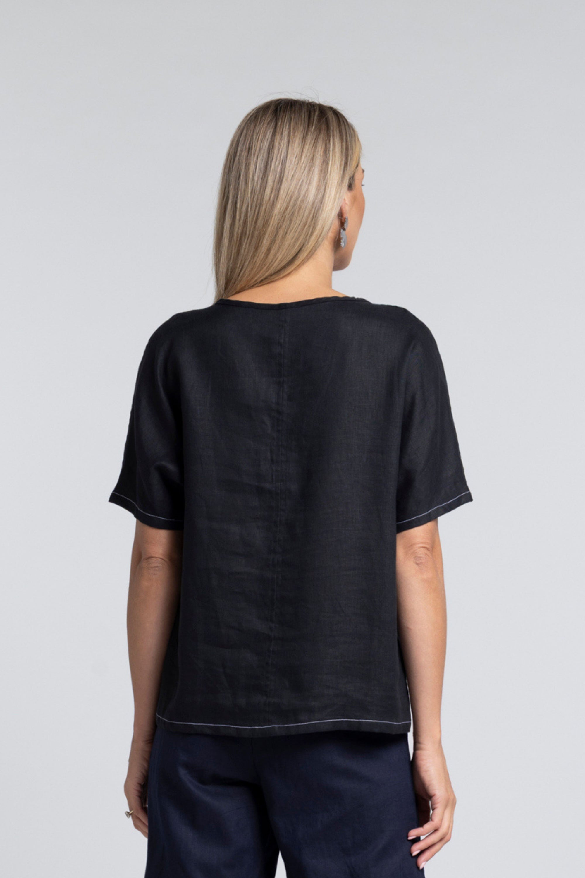 The NES Jasmine Top – a relaxed linen-cotton top with contrast stitching and boxy fit. Breathable, versatile and NZ made.