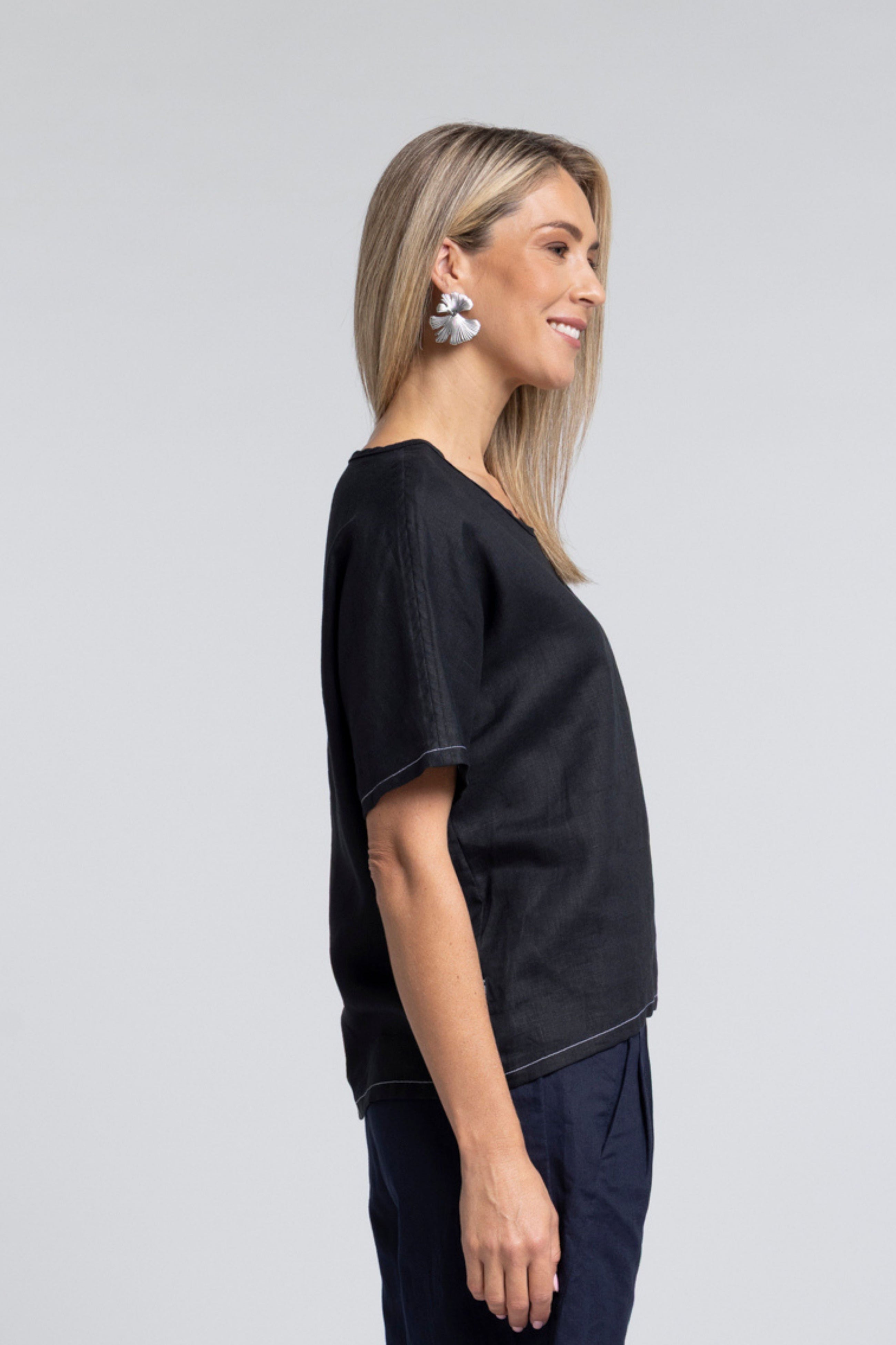 The NES Jasmine Top – a relaxed linen-cotton top with contrast stitching and boxy fit. Breathable, versatile and NZ made.