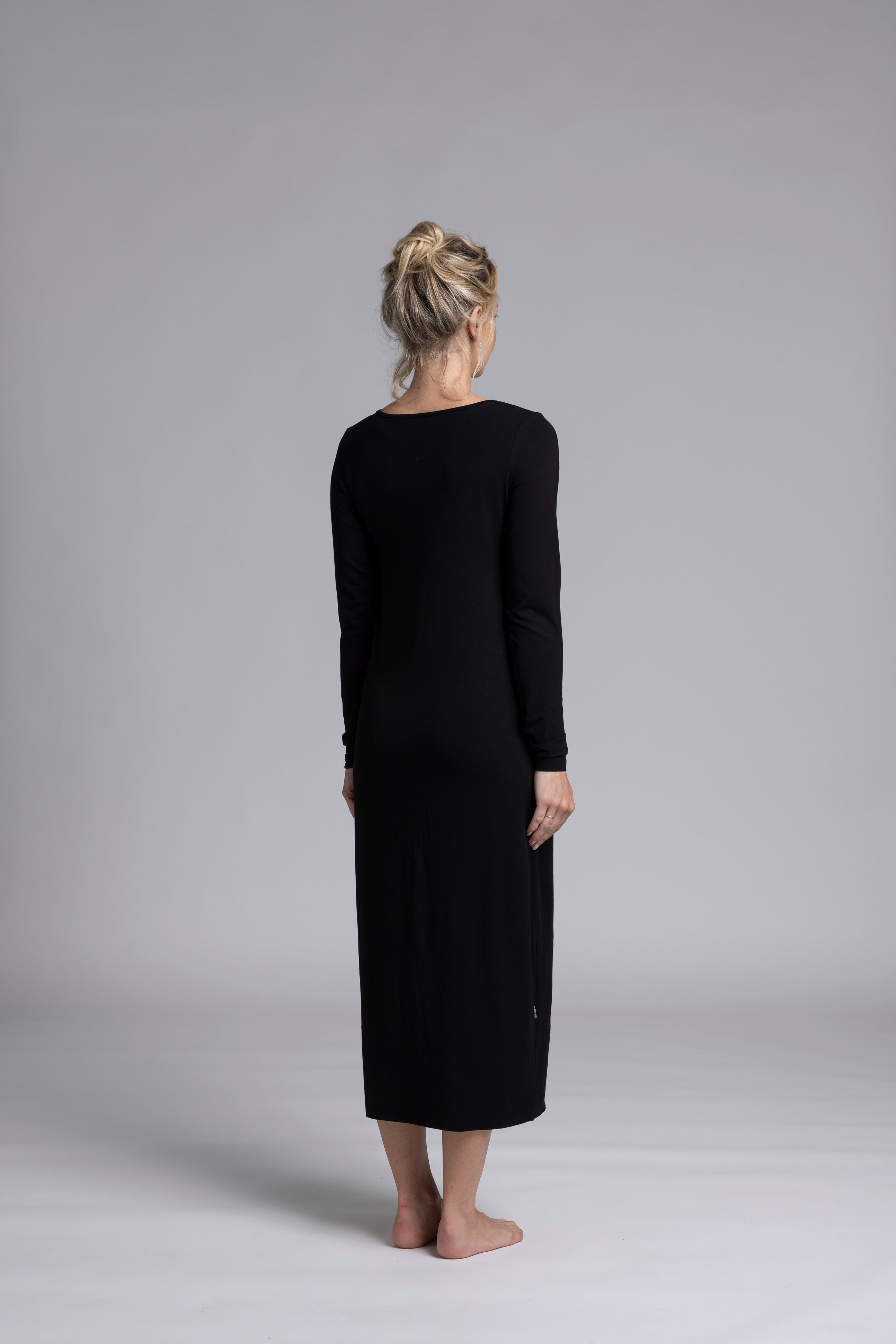 The NES Long Sleeve Lattice Slip Dress is the ultimate go-to lounge dress, designed for effortless comfort and versatility. Crafted in our signature reversible lattice fabric, this long sleeve slip dress is relaxed through the body for easy wear. Wear it solo for a minimalist look, or layer with an oversized coat or shirt for elevated styling.