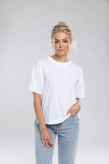 The NES Lee Tee – an organic cotton tee with relaxed fit and high-low hem. Soft, breathable and designed for everyday wear. NZ made.